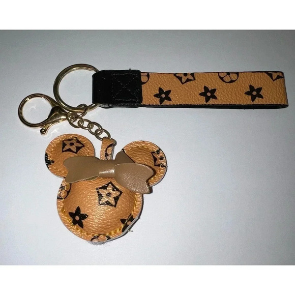 New Minnie Mouse faux leather keychain. - Picture 1 of 2